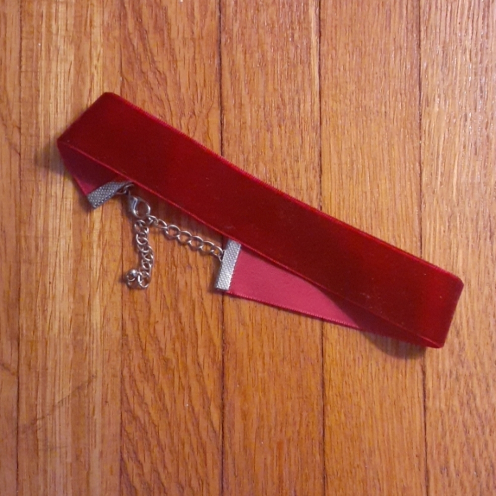 Wine red/burgundy velvet choker